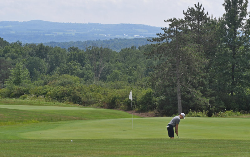 Crestwood Golf Club