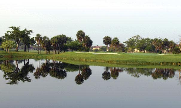 Bunker et plan d'eau à Briar Bay Golf Course