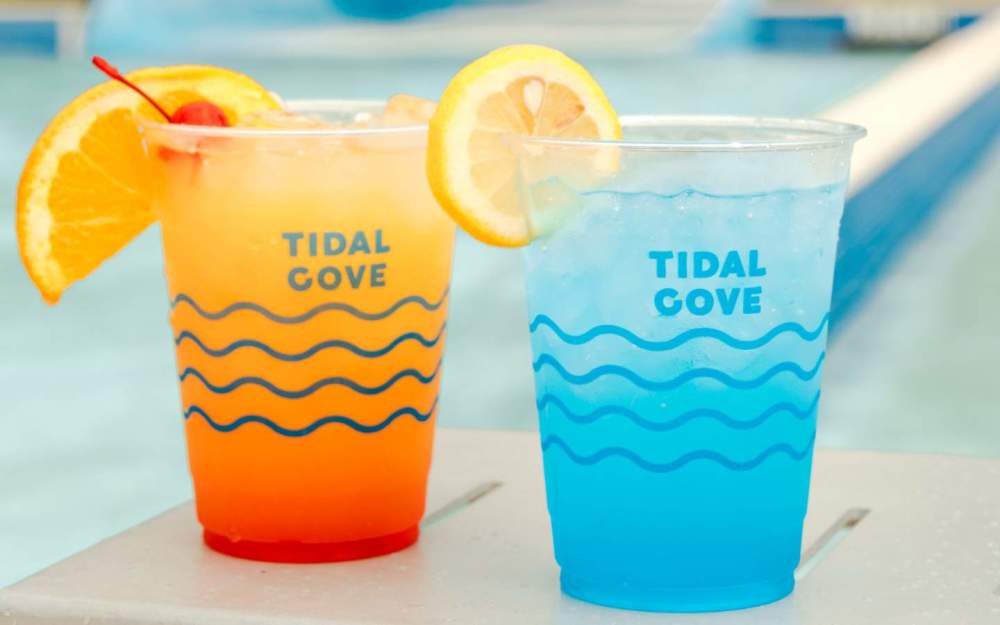 Étanchez votre soif dans un monde de boissons rafraîchissantes au Tidal Cove . Sirotez, détendez-vous et savourez le moment.