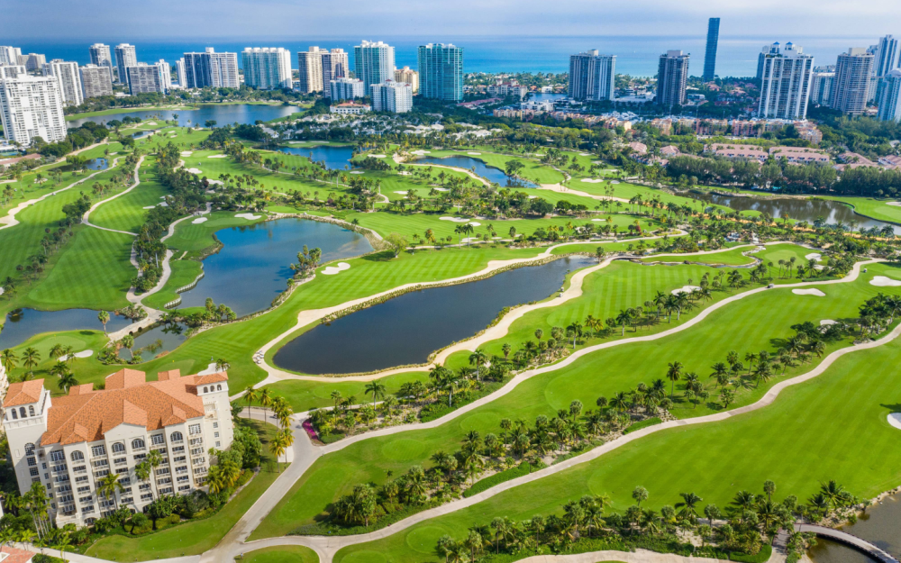 300 acres of landscape for the perfect golf escape. Book your teatime at the Soffer or the Miller Course!
