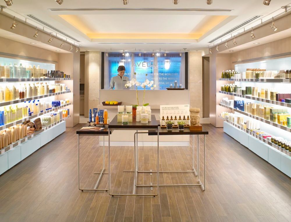 Área de varejo com linha completa de produtos Aveda.