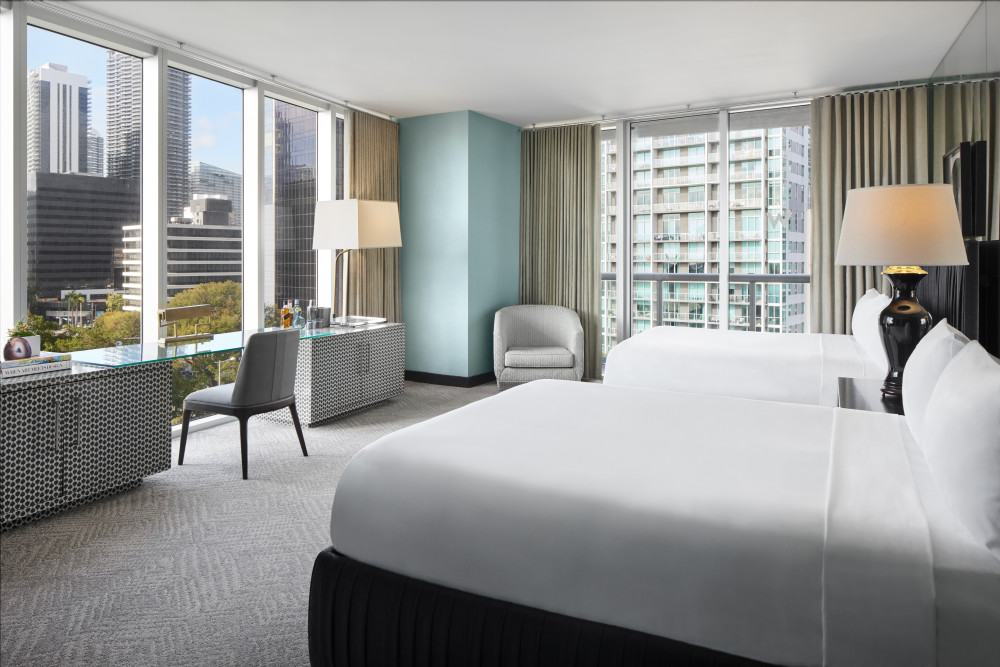 Étendez-vous dans 630 pieds carrés de luxe dans la Mega Room avec un balcon privé pour une vue imprenable sur la ville.