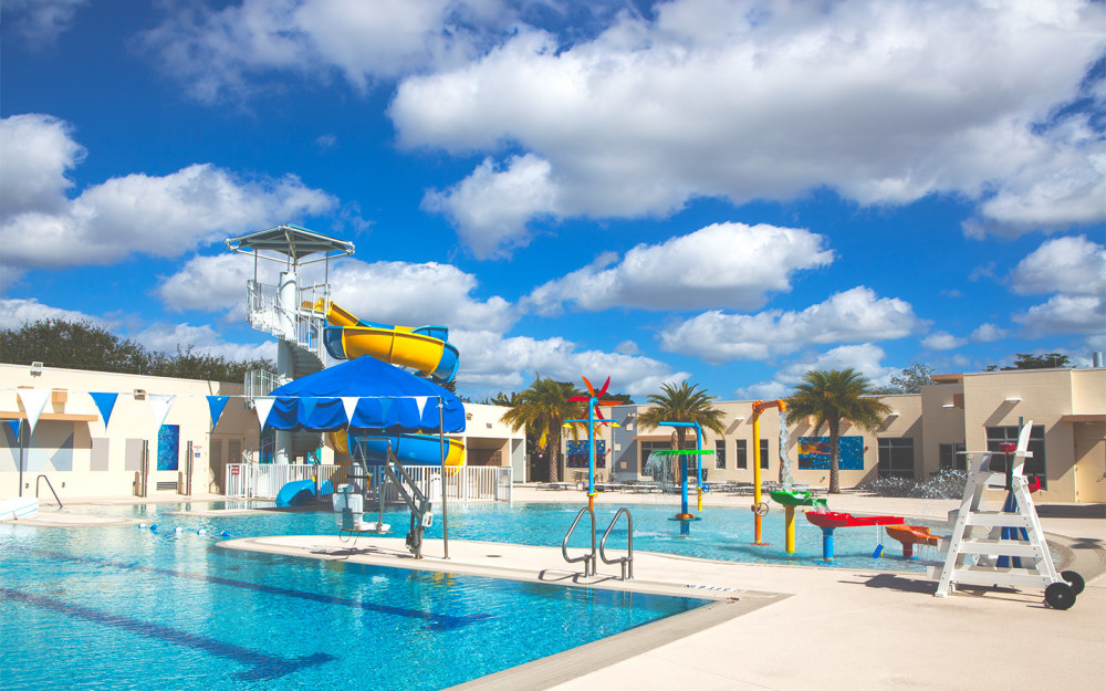 Faites un plongeon rafraîchissant au Miami Springs Centre Aquatique.