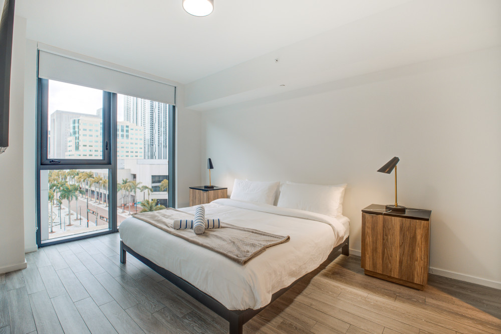 Übernachten Sie im Sentral Alea in unseren schlüsselfertigen Designer-Apartment-Suiten. Zu den Annehmlichkeiten gehören ein Pool auf dem Dach, ein Fitnessbereich im Freien und Unterhaltungsmöglichkeiten.