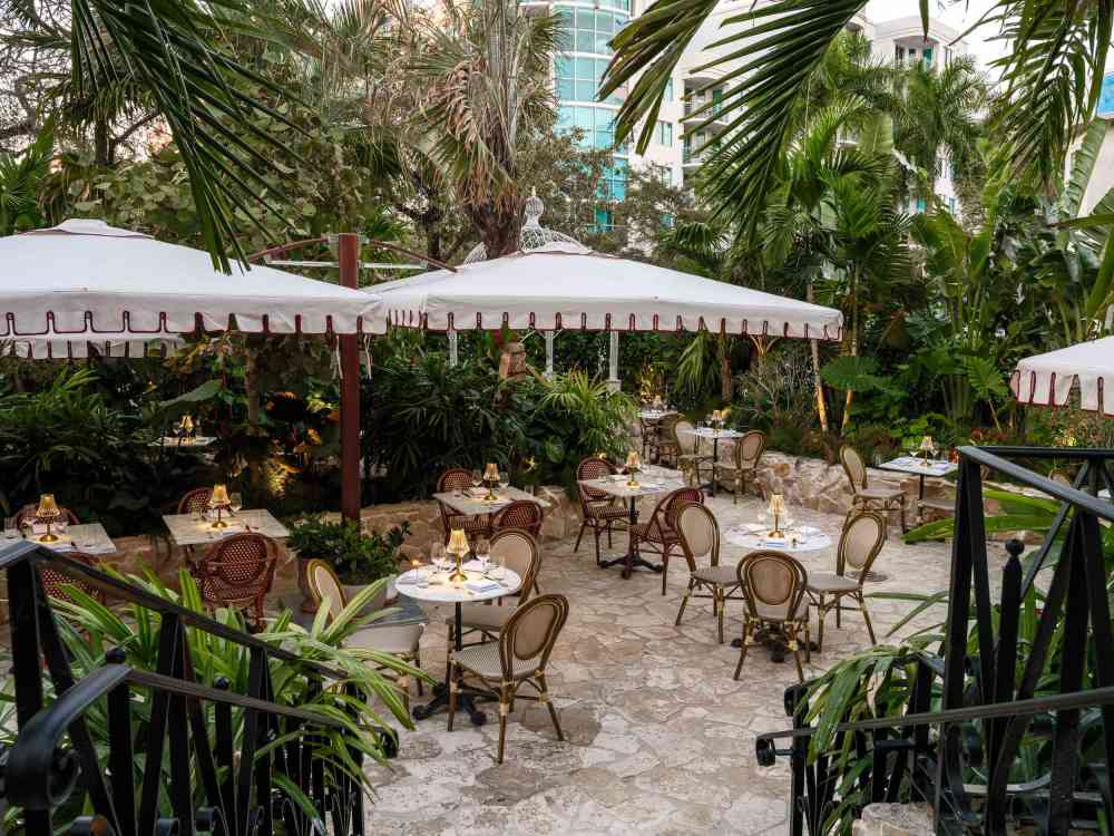 Tauchen Sie ein in das Goldene Zeitalter von Paris im La Grande Boucherie Miami.